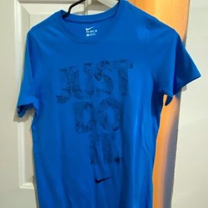 Unisex Nike short sleeve top!